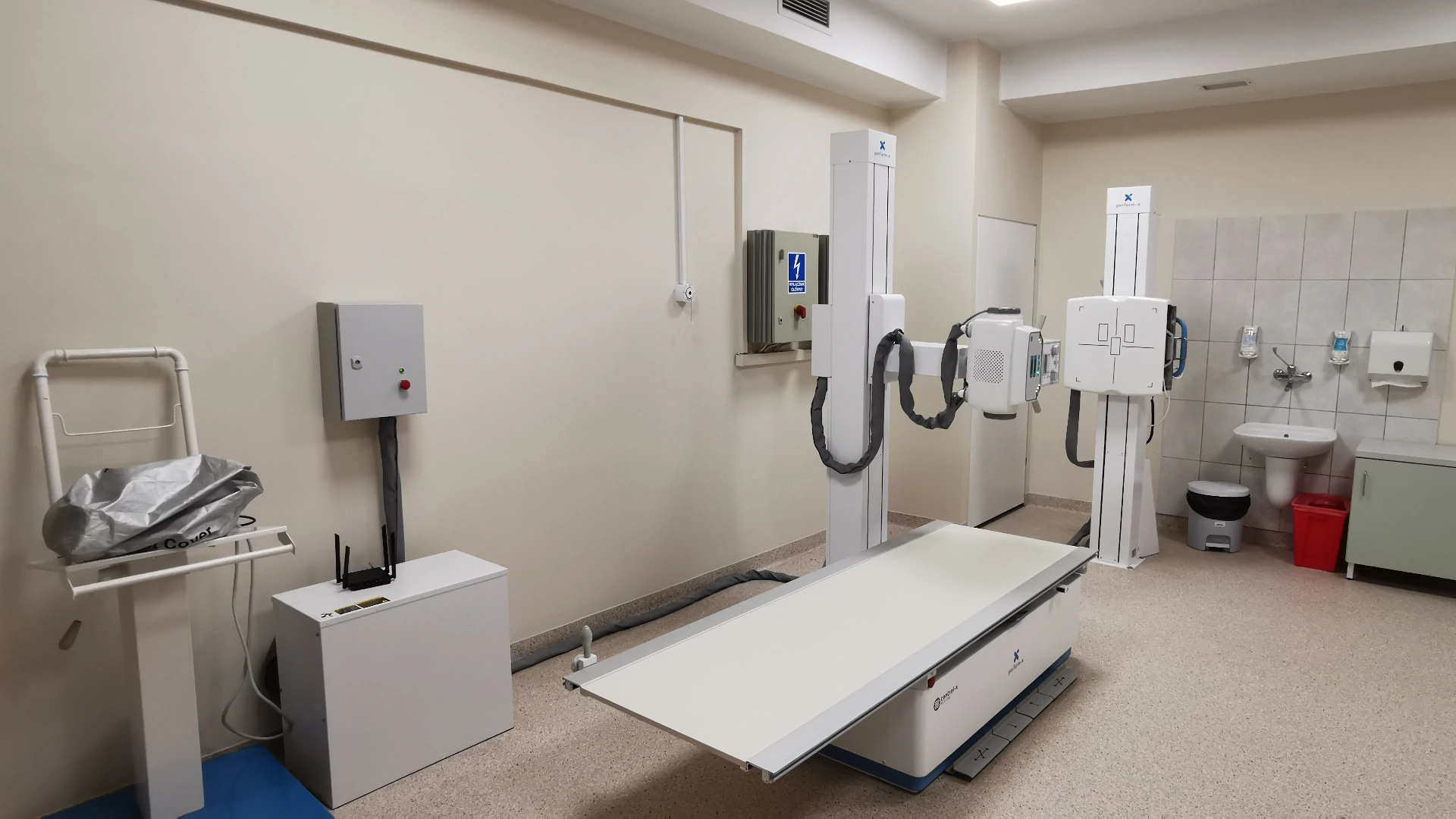 Samodzielne Publiczne Sanatorium Gruźlicy i Chorób Płuc w Poniatowej pracownia rentgenowska RTG sala wnętrze
